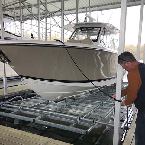 26,000 lb lift with Pursuit boat