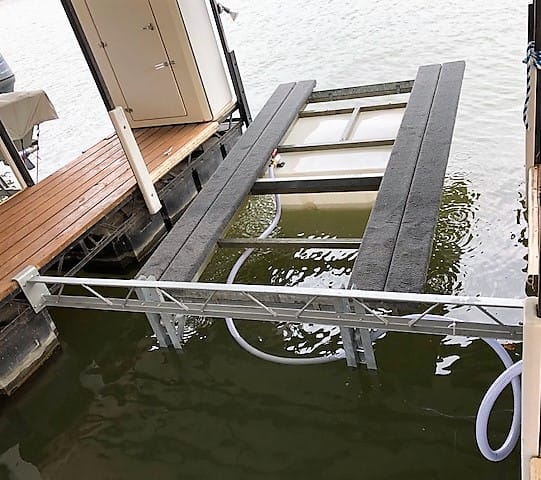 Econo Lift installation at Lake of the Ozarks