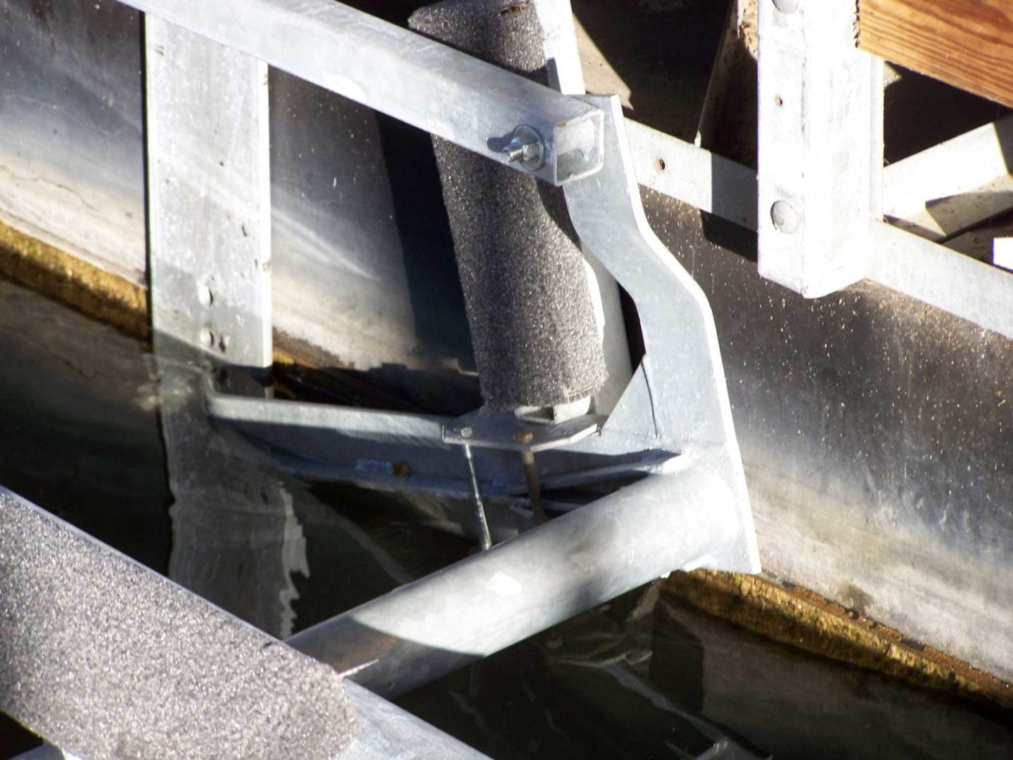 Econo Lift installation at Lake of the Ozarks