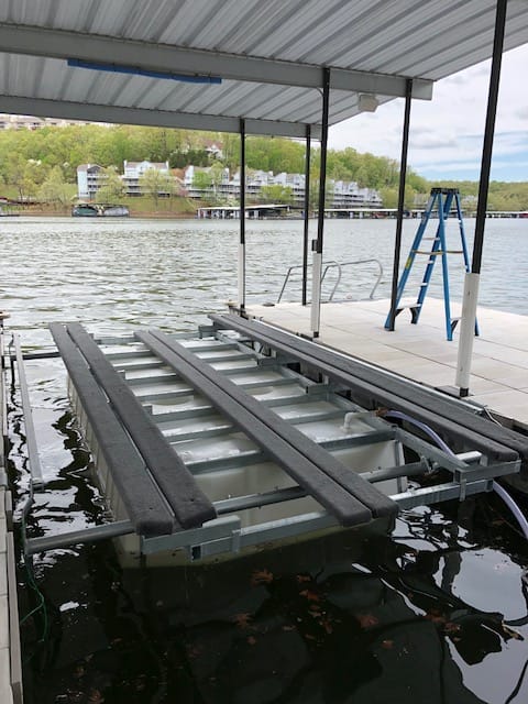 Econo Lift installation at Lake of the Ozarks