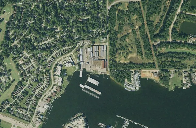 Overhead view of Pier 105 Marina (USGS imagery)